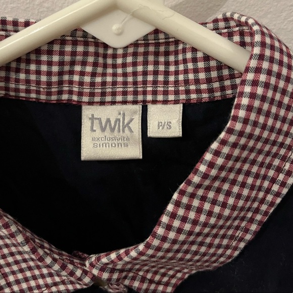 Blue and red shirt - Picture 3 of 3